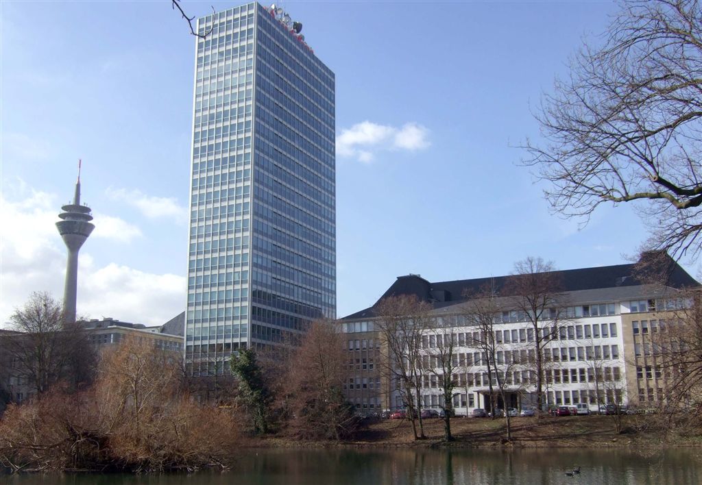 Abb. 6: Die früheren Mannesmann-, heutigen  Vodafone-Gebäude (c) Philipp Sanke